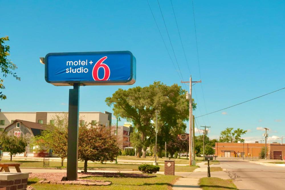 Studio 6 Elkhart, IN- Kitchenette Rooms